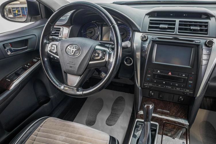 Toyota Camry 17 из 30
