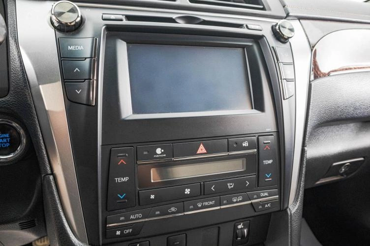Toyota Camry 19 из 30