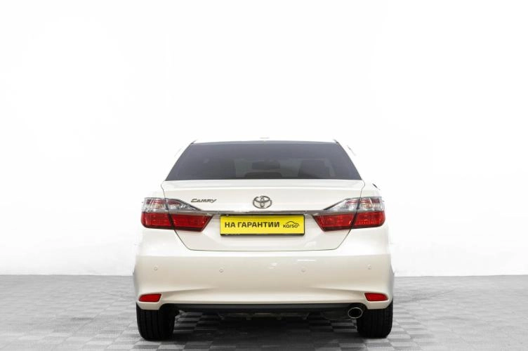 Toyota Camry 5 из 6