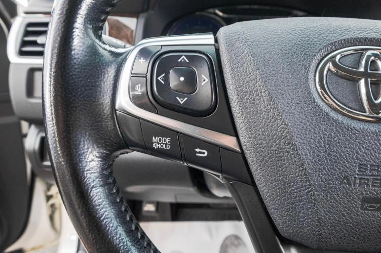 Toyota Camry 15 из 30