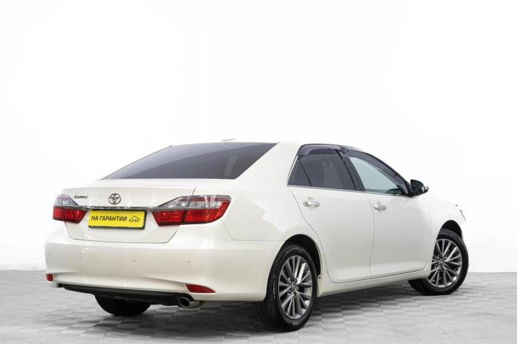 Toyota Camry 4 из 6
