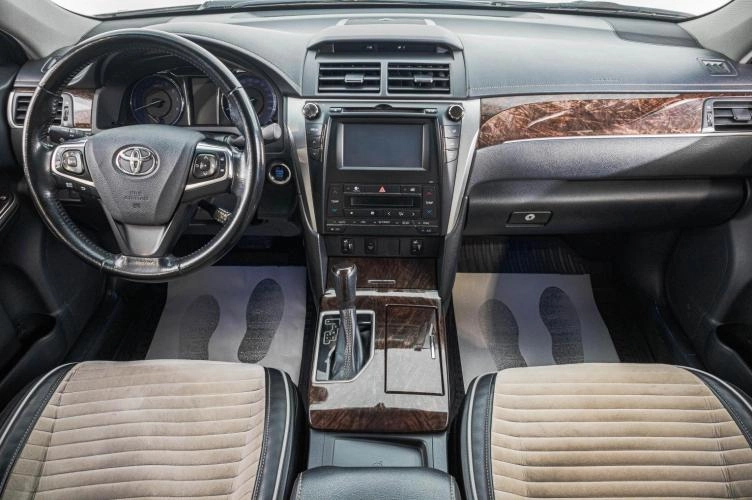 Toyota Camry 9 из 30