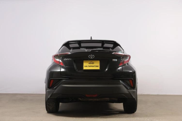 Toyota C-HR 5 из 6