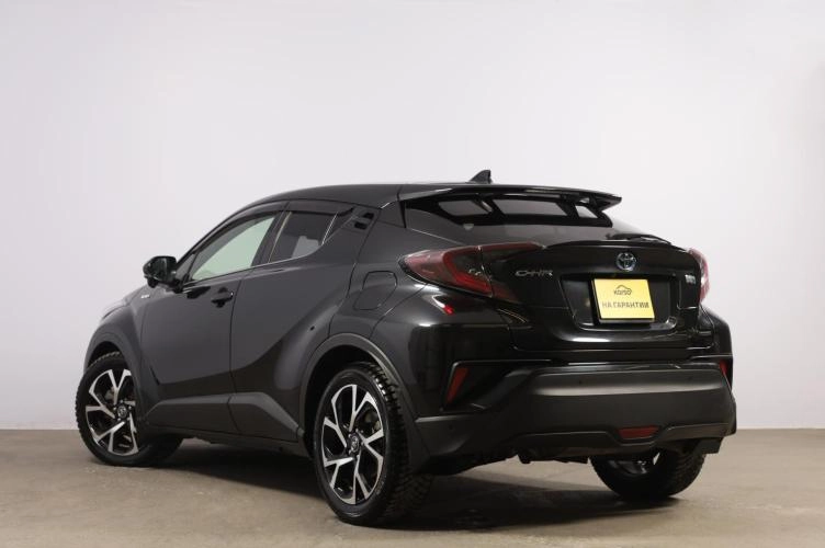 Toyota C-HR 4 из 6