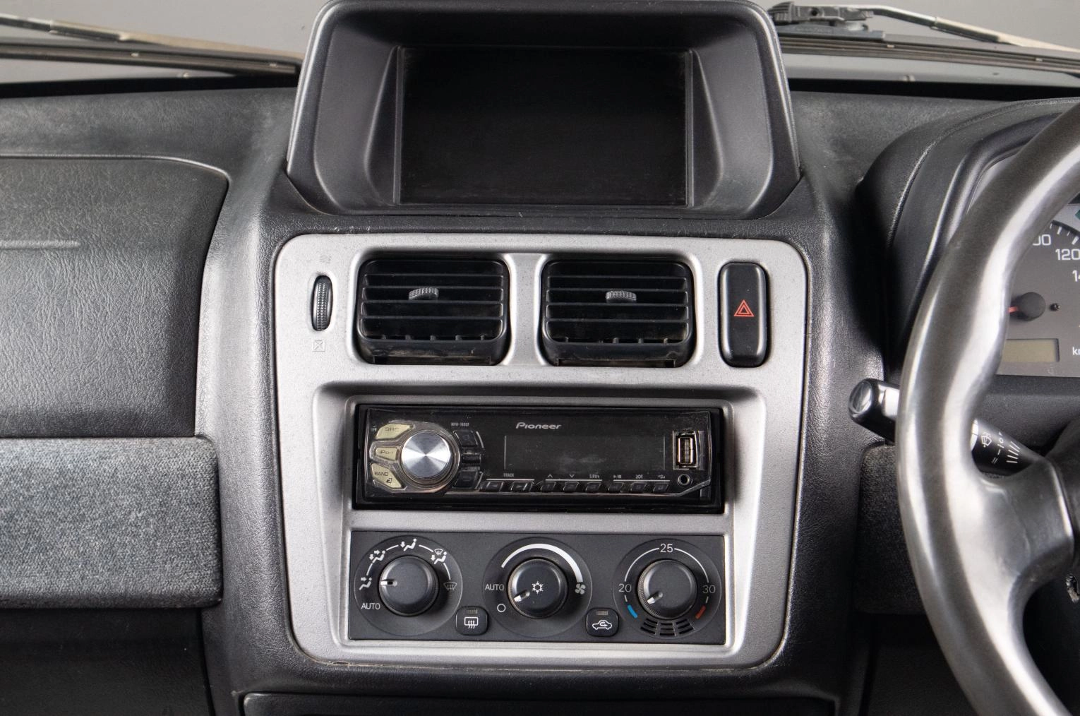 Mitsubishi Pajero iO 12 из 15
