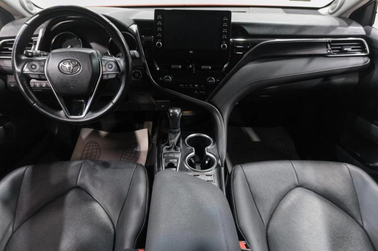 Toyota Camry 16 из 33