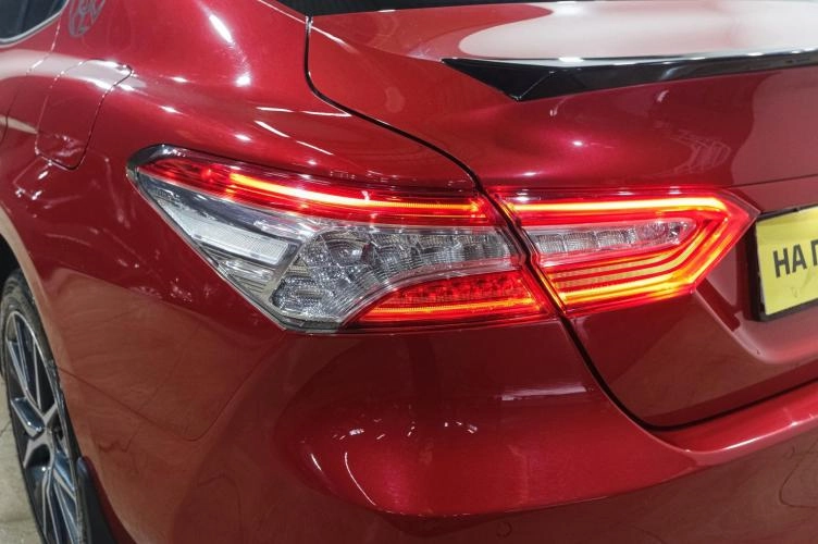 Toyota Camry 9 из 33