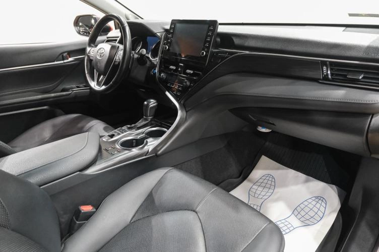 Toyota Camry 14 из 33