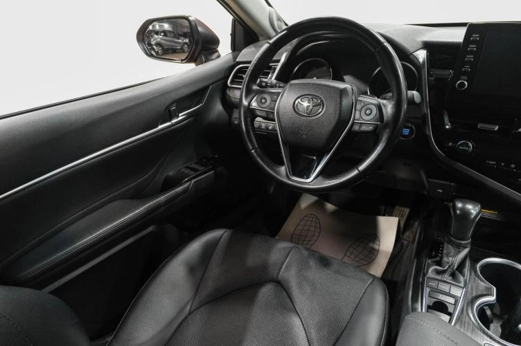 Toyota Camry 15 из 33
