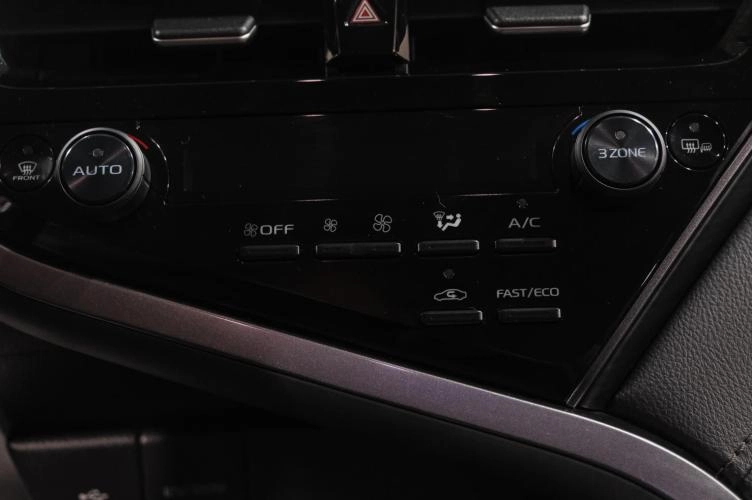 Toyota Camry 23 из 33