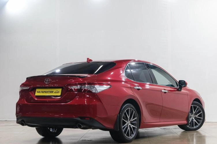 Toyota Camry 6 из 6