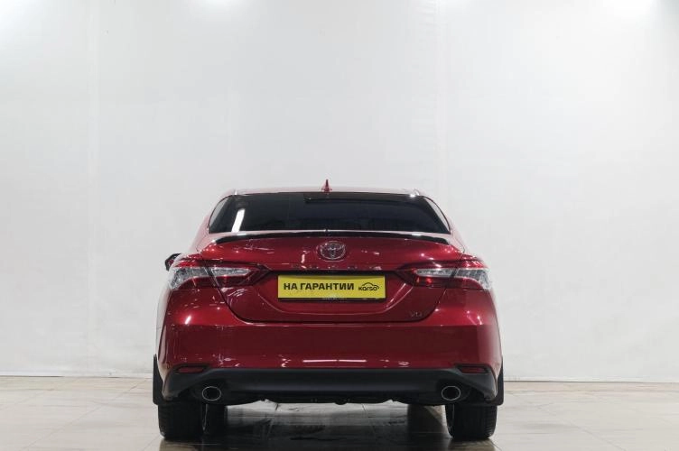 Toyota Camry 5 из 6