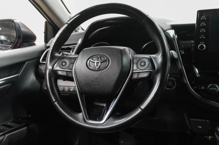 Toyota Camry 21 из 33
