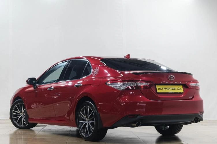 Toyota Camry 4 из 6