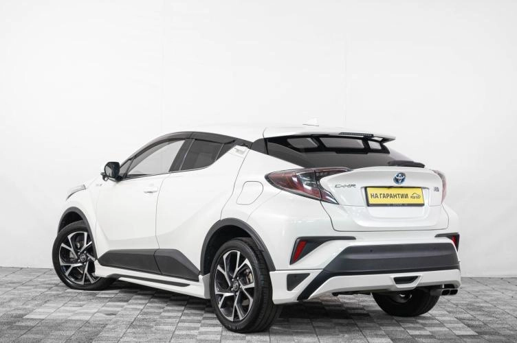 Toyota C-HR 4 из 6