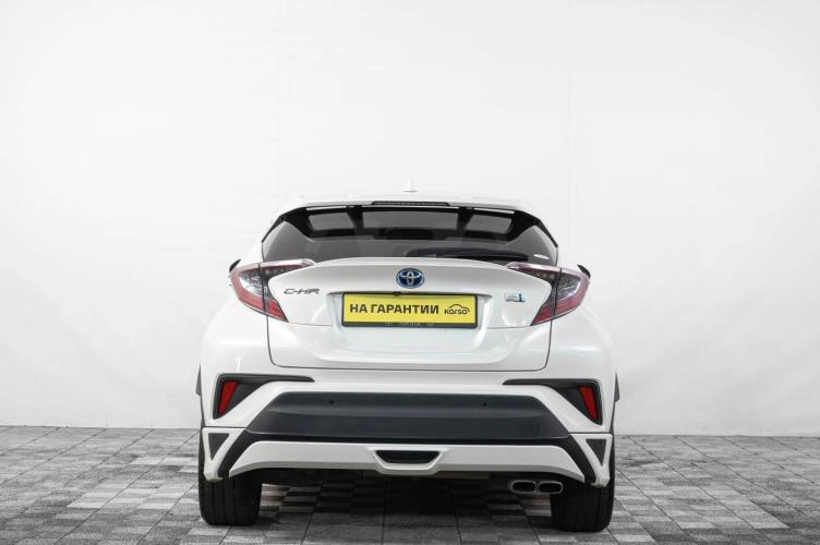 Toyota C-HR 5 из 6