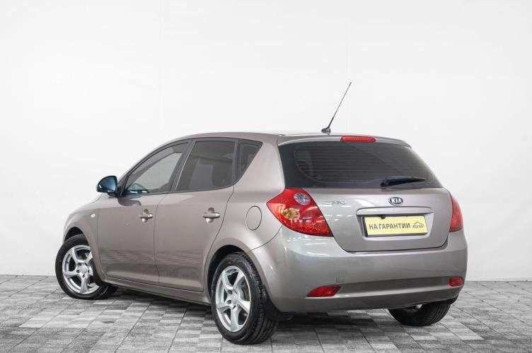 KIA cee'd 4 из 6