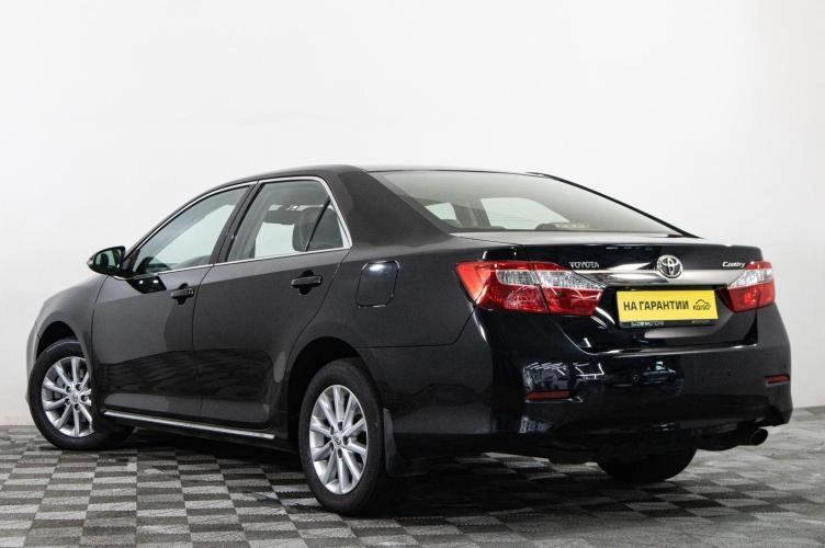 Toyota Camry 4 из 6
