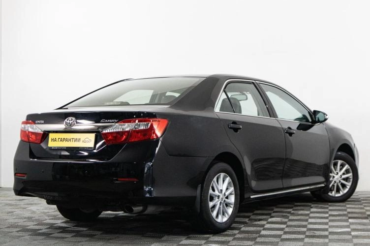 Toyota Camry 6 из 6