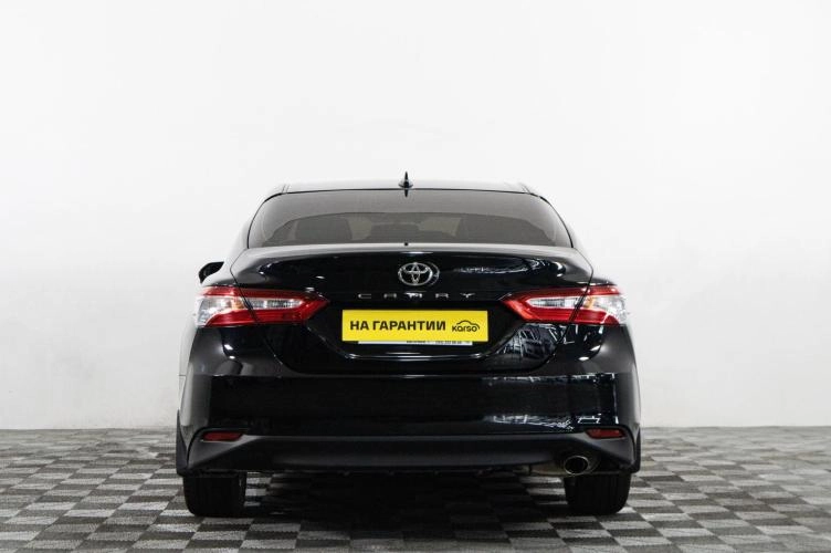 Toyota Camry 6 из 6