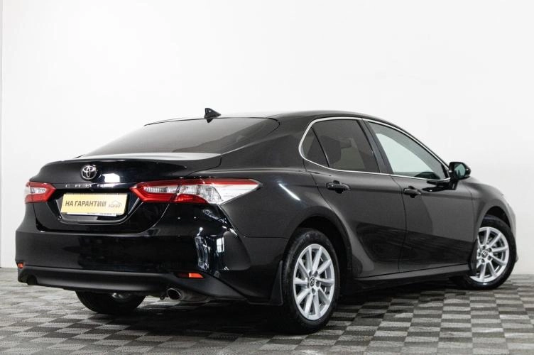 Toyota Camry 5 из 6