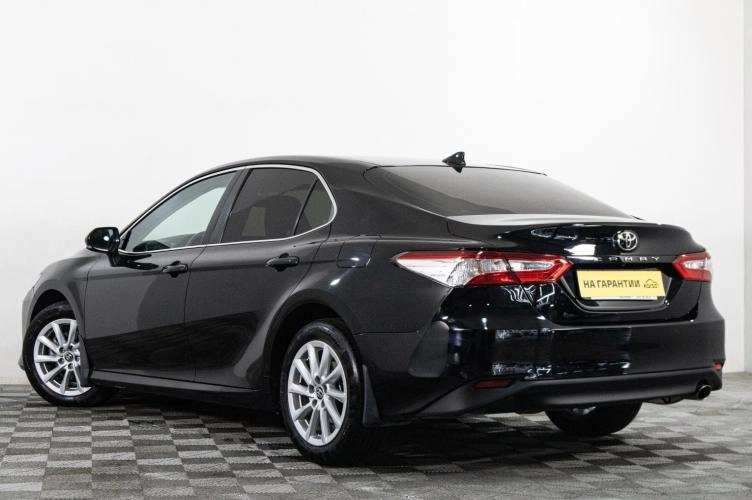 Toyota Camry 4 из 6