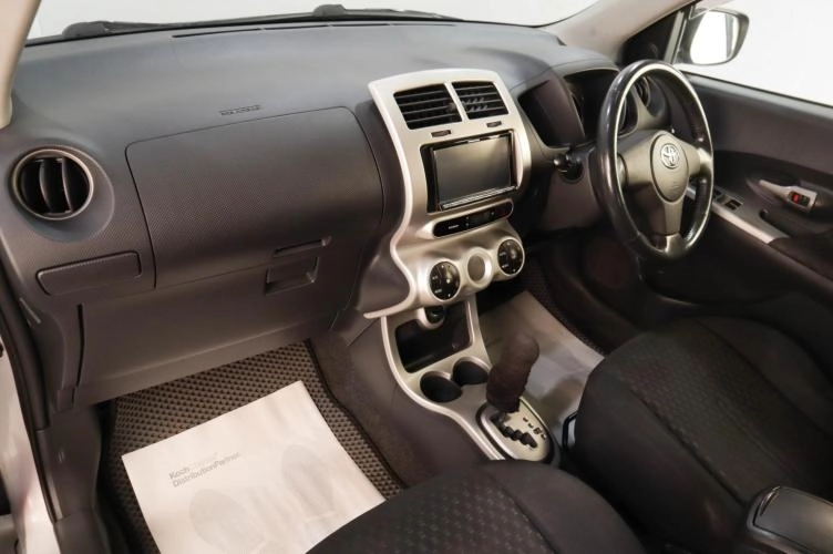 Toyota Ist 8 из 16