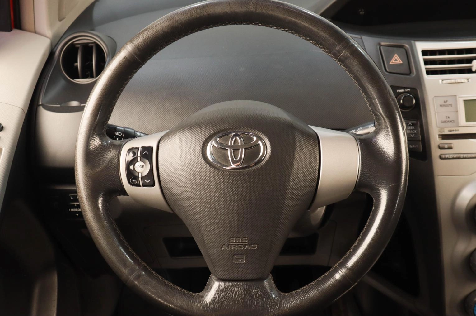 Toyota Yaris 12 из 18