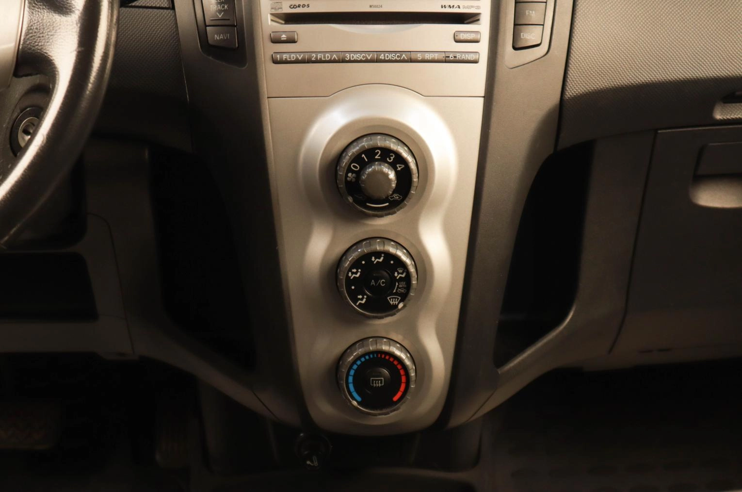 Toyota Yaris 15 из 18