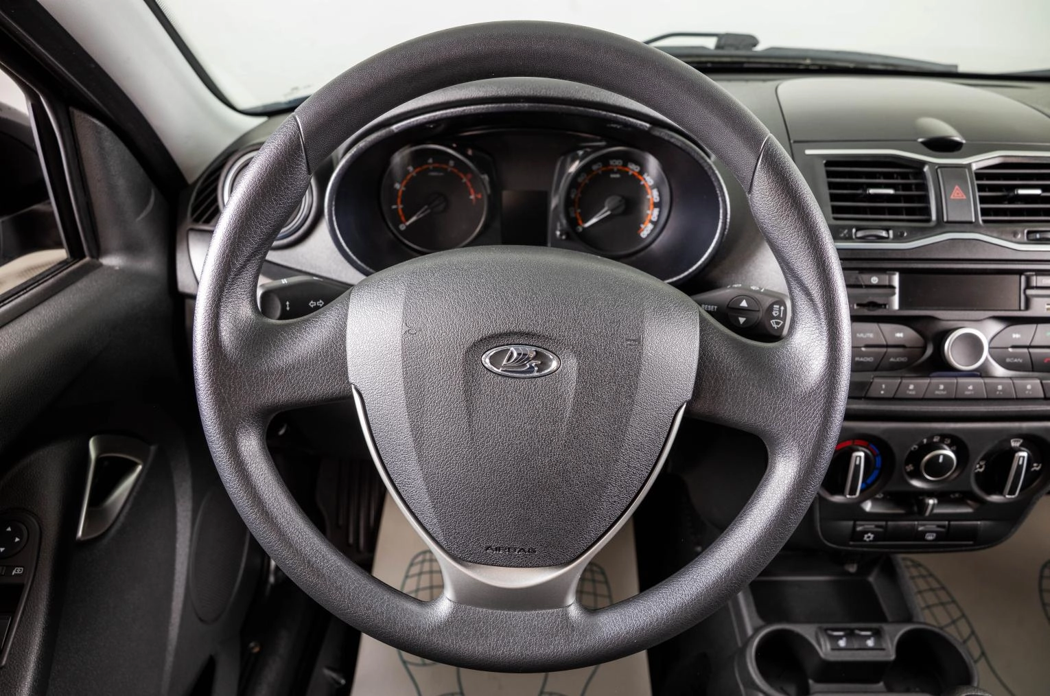 ВАЗ (LADA) Granta 14 из 20