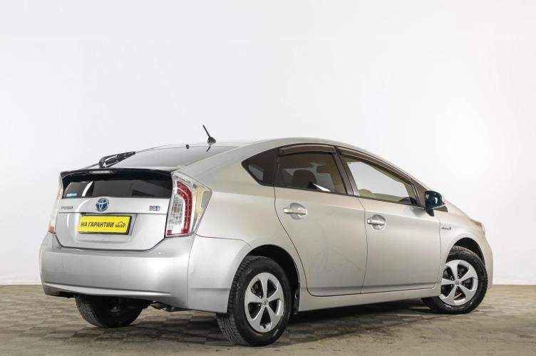 Toyota Prius 6 из 6