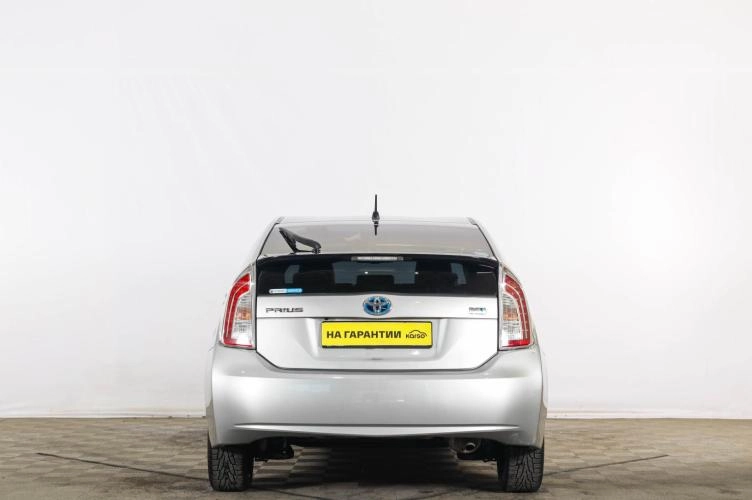 Toyota Prius 5 из 6