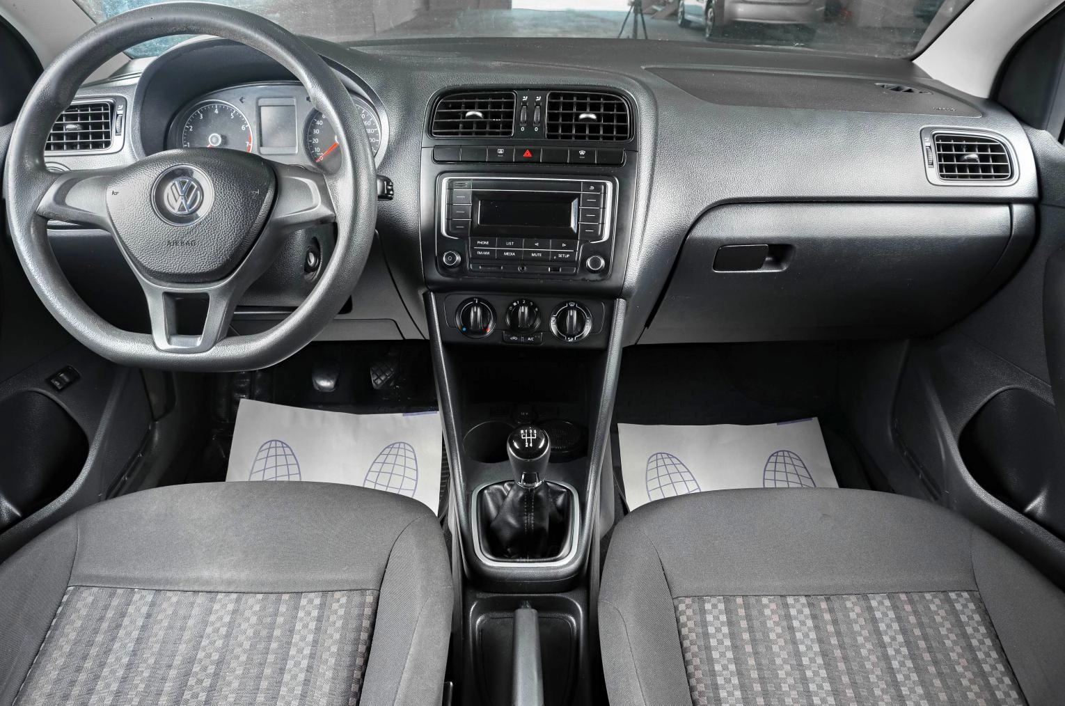 Volkswagen Polo 12 из 16