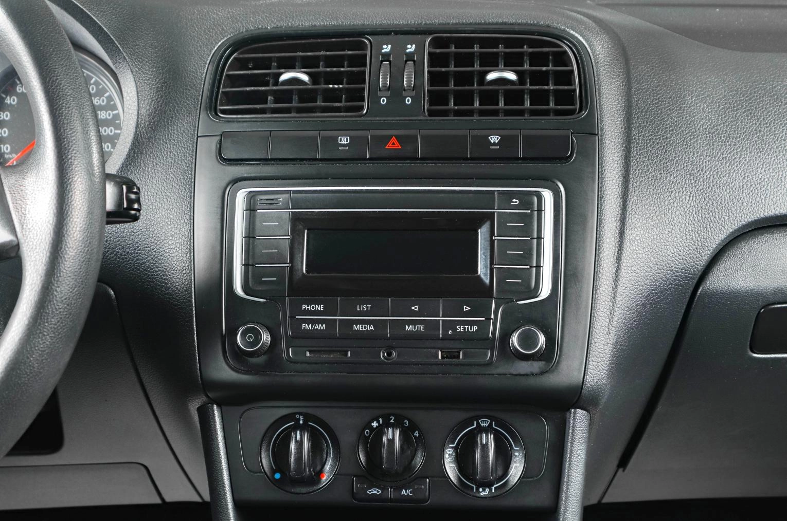 Volkswagen Polo 14 из 16