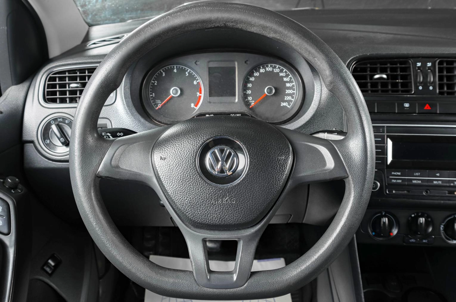 Volkswagen Polo 13 из 16