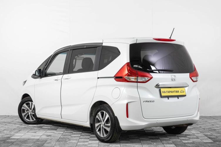 Honda Freed 4 из 6