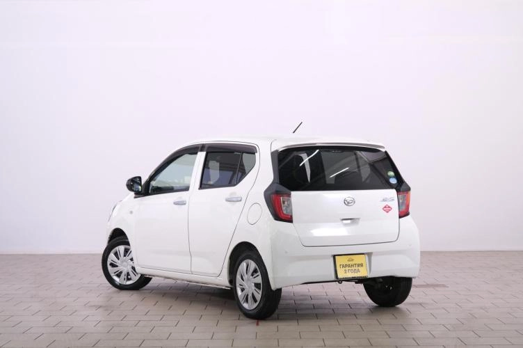 Daihatsu Mira e:S 4 из 6