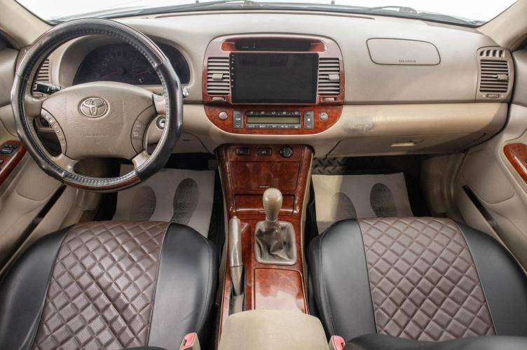 Toyota Camry 9 из 25