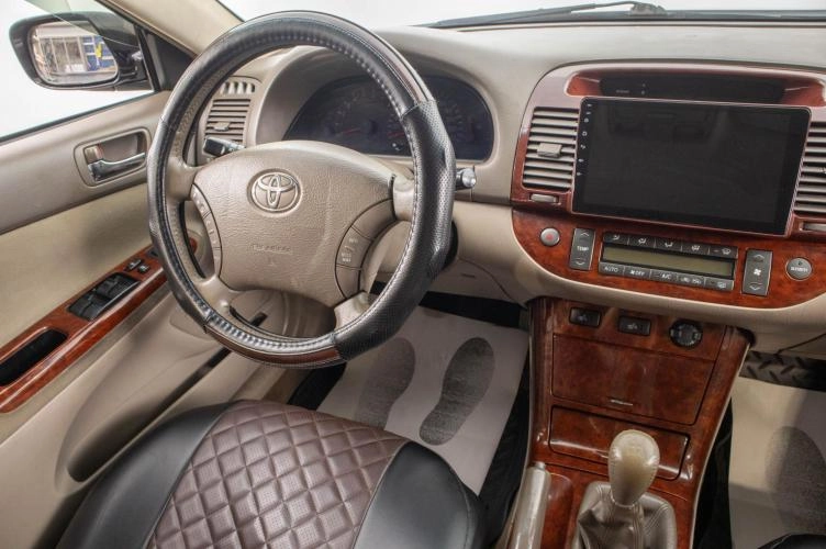Toyota Camry 16 из 25