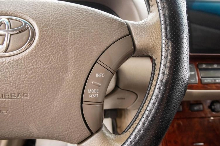 Toyota Camry 15 из 25