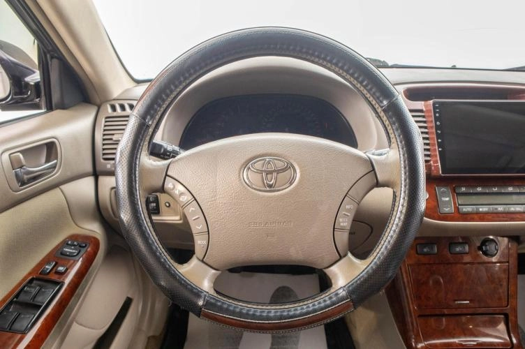 Toyota Camry 13 из 25