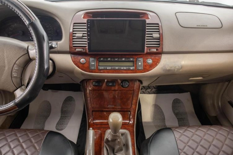 Toyota Camry 17 из 25