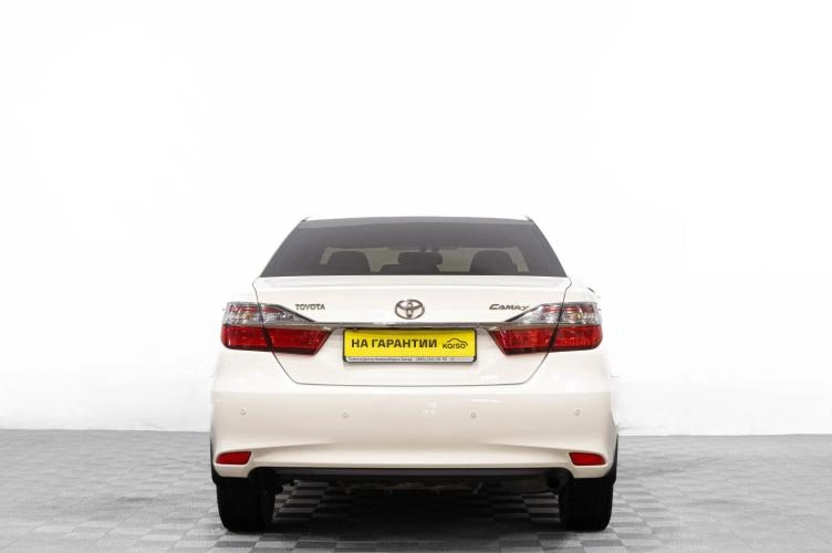 Toyota Camry 5 из 6
