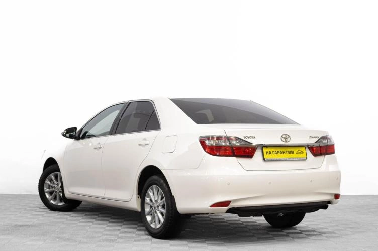 Toyota Camry 6 из 6
