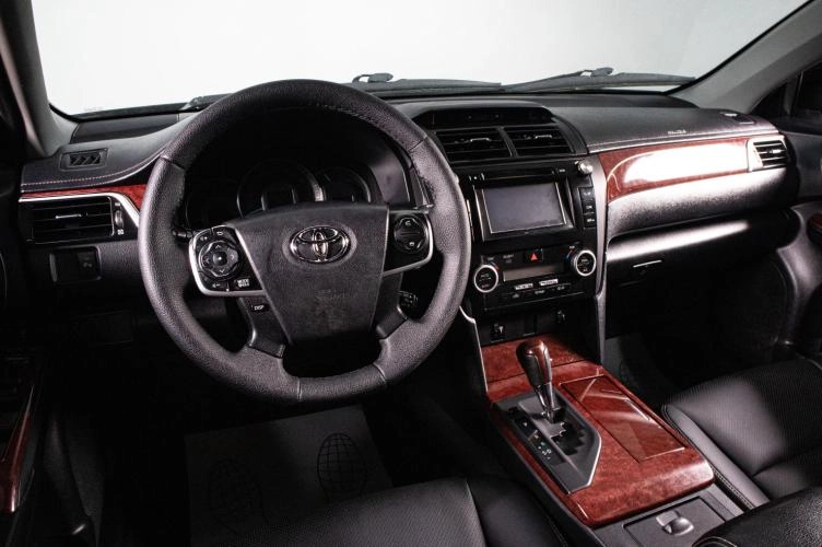 Toyota Camry 3 из 6