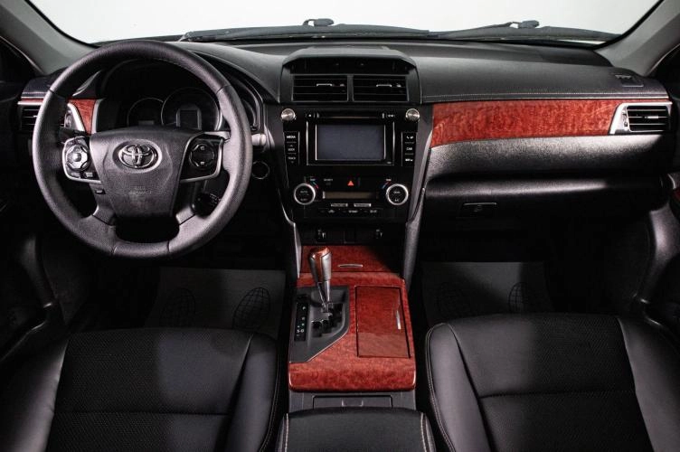 Toyota Camry 5 из 6