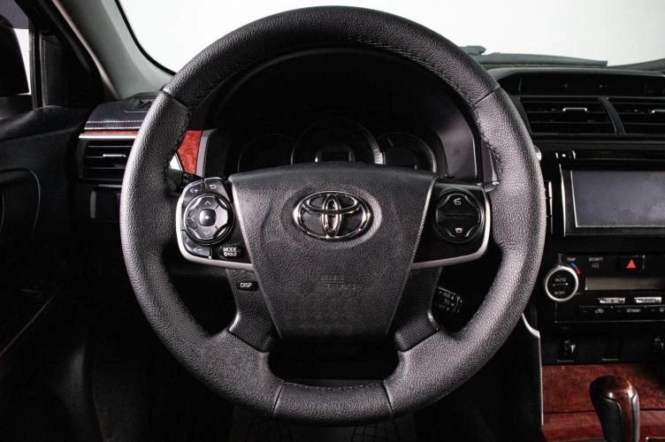 Toyota Camry 1 из 6