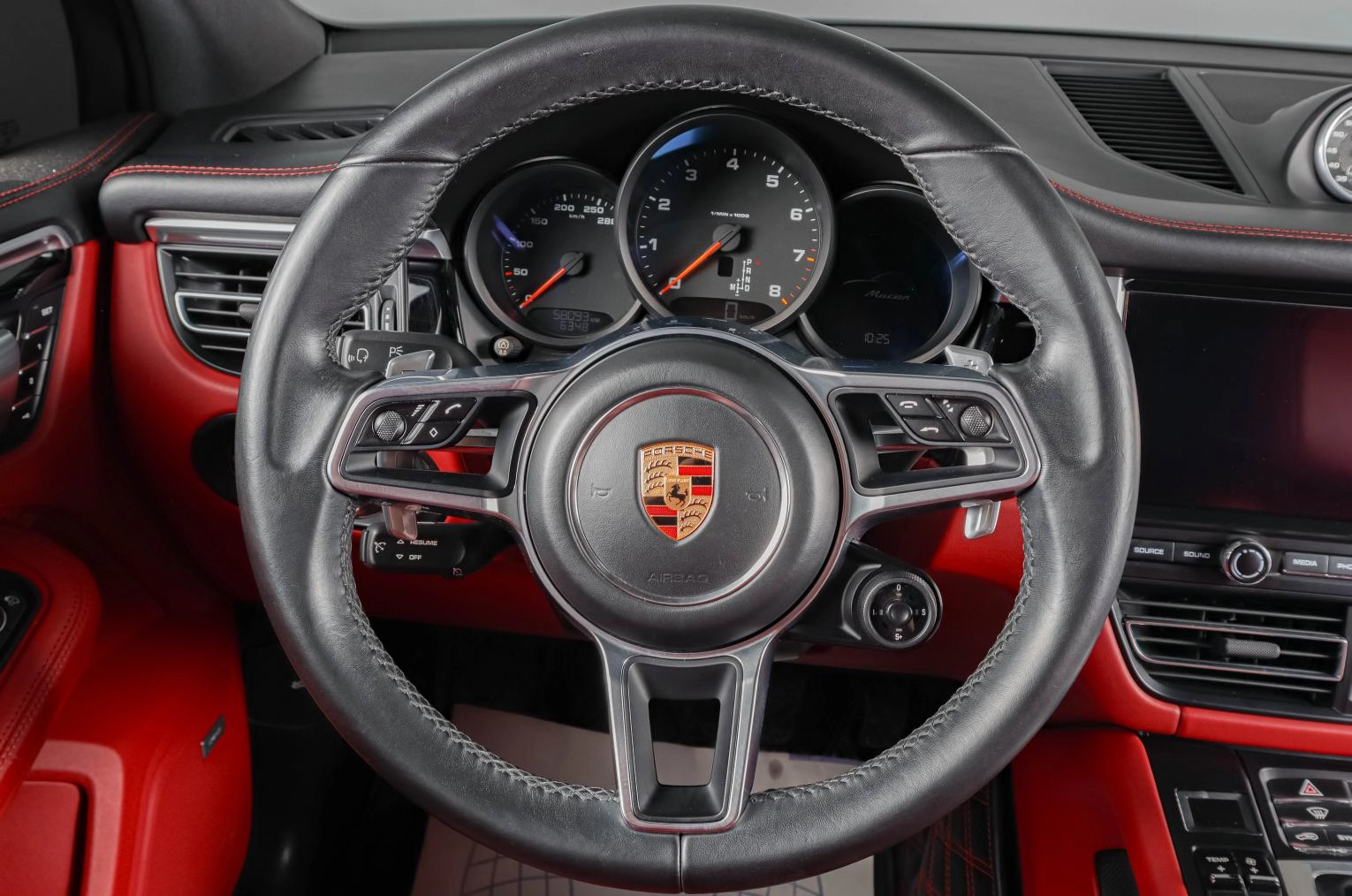 Porsche Macan 13 из 24