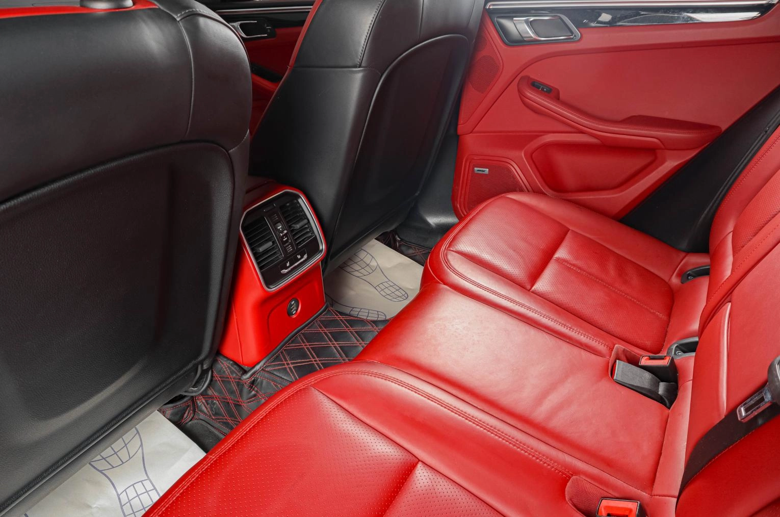 Porsche Macan 8 из 24