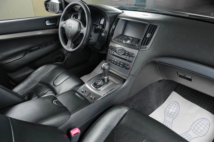 Infiniti G25 10 из 20